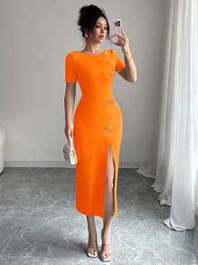 Elenzga 圆领高开衩金属蝴蝶结前开衩连衣裙