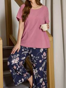 SHEIN 1 Conjunto de pijama casual para el hogar con top de unicolor y pantalones largos con estampado floral para tallas grandes