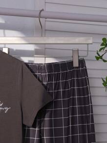 SHEIN Leap Crew 2 件套青少年男孩简约字母刺绣圆领短袖 T 恤和格子图案宽松舒适睡裤 - 灰色 - 查看 4