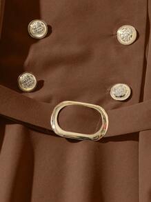 GlowEve CURVE Robe de bureau élégante pour femmes en grande taille, couleur abricot, sans manches, à double boutonnage, avec bouton métallique à la taille