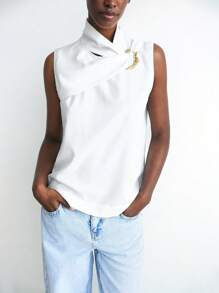 Maija 女士白色高领不对称肩部金属装饰衬衫，现代都市时尚办公室女士工作服，春/夏，精准时尚修身不对称领口金属装饰 H 字型商务休闲，低调富裕氛围，通勤百搭都市生活方式，杂志编辑同款都市社交假日派对时尚女性上衣