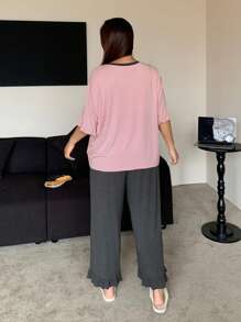 Dazy Plus Conjunto de pijama de talla grande con top suelto de unicolor y pantalones con volados en el bajo y cintura con cordón, para mujer en casa o de vacaciones