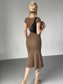 DAZY Vestido midi de mujer con cuello cuadrado envolvente y cola de pez en unicolor - Marrón Chocolate - Ver 2