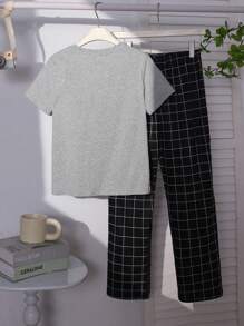 SHEIN Bộ 2 chiếc/Bộ áo phông tay ngắn cổ tròn thêu chữ thường cho bé trai tuổi mới lớn & quần ngủ rộng rãi họa tiết kẻ caro, bộ đồ ngủ thoải mái - Màu Xám nhạt - Xem 2