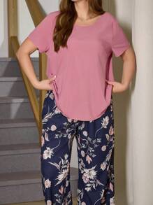SHEIN 1 Conjunto de pijama casual para el hogar con top de unicolor y pantalones largos con estampado floral para tallas grandes