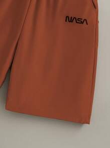 Wildeya Conjunto de 2 piezas para niños adolescentes de moda casual: Camiseta de manga corta de cuello redondo negra con estampado de letras y shorts de tejido caqui, nuevo conjunto clásico de verano