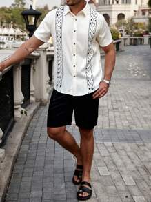 Manfinity Homme Conjunto informal de 2 piezas de camisa de manga corta con botones delanteros y estampado y pantalones cortos para hombre, para verano