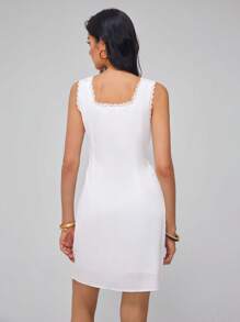 Roylia 缎纹、水溶性刺绣拼布、纯色、修身、宽领口、无袖、宽肩带、吊带背心款式、胸前褶皱、颈部和袖孔蕾丝花边、仿手工钩编蕾丝花边、束腰、露背、A 字型、派对、正式、婚宴、优雅、性感、奢华、浪漫、简约、办公室、女士常规短裙、春夏