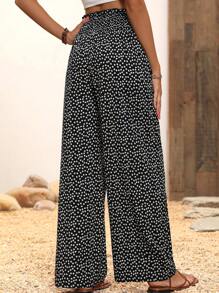 SHEIN Tall Pantalones anchos de pierna con volantes en el bajo, de estilo casual de vacaciones, con estampado floral diminuto de color negro y blanco, de una tela con sensación de lino, para mujeres