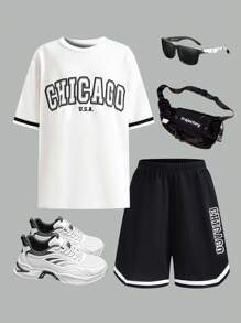 SHEIN Set de 2 piezas para adolescentes: Camiseta blanca de cuello redondo casual y deportiva, y pantalones cortos deportivos con decoración de cinta y estampado en inglés, adecuado para atuendos de niño adolescente, ropa de niño pequeño de vuelta al colegio. Apropiado para fiestas de cumpleaños, fiestas de noche, actuaciones, bodas, bautizos, ceremonias de apertura. Apto para uso diario, escuela, viajes, deportes, primavera y verano.