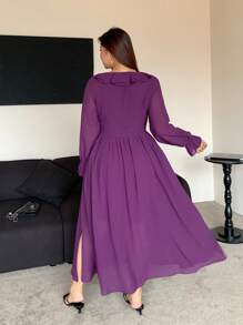 Dazy Plus Große Größen langes lila Chiffon-Kleid mit V-Ausschnitt, Patchwork, Rüschensaum und Taillenraffung, Herbstkleid mit langen Ärmeln - Violett - Übersicht 2