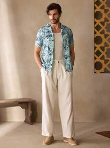 Manfinity ModaGents Camisa casual tejida de manga corta y corte slim con estampado de plantas tropicales para hombre