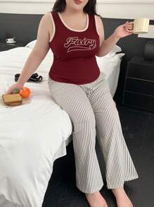 Dazy Plus Conjunto de top ajustado con estampado de letra y pantalones de pijama a rayas