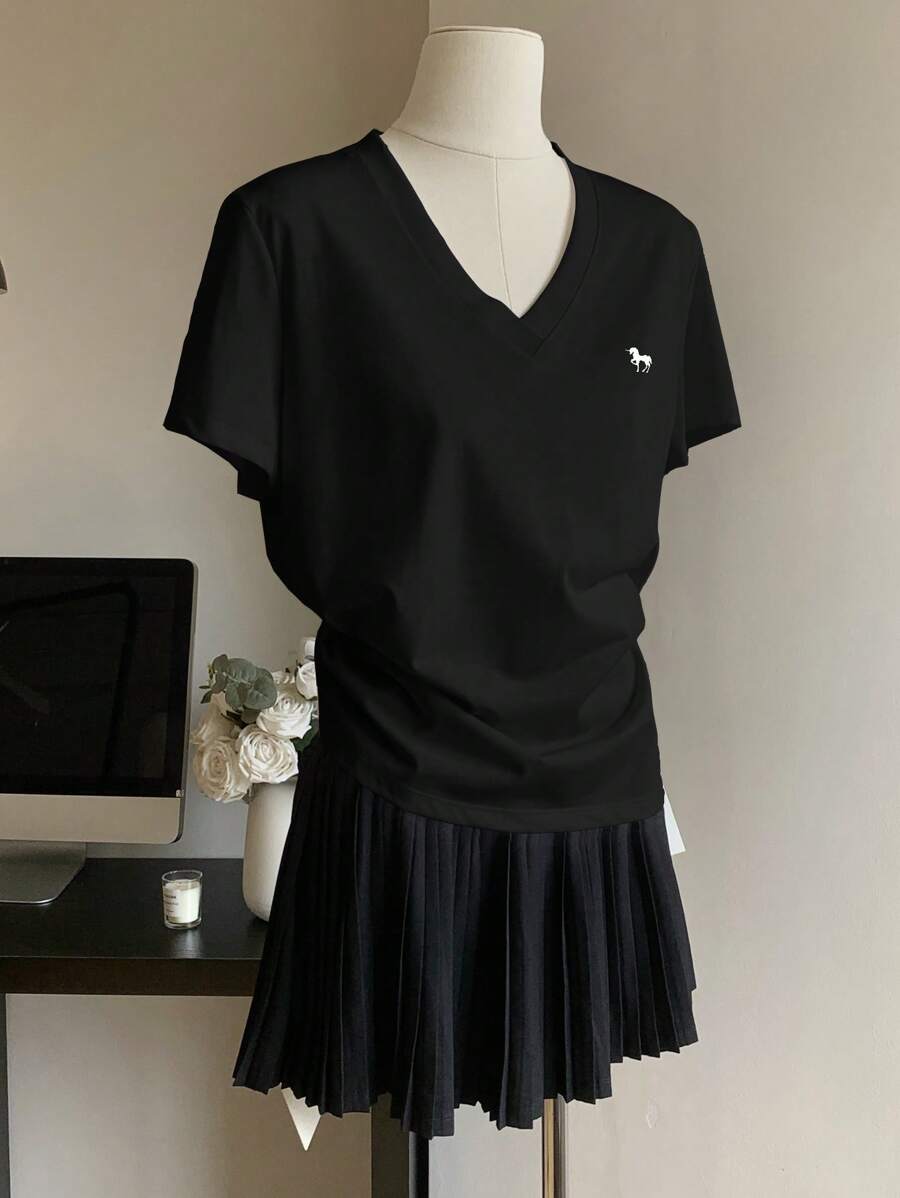 DAZY 女士V领休闲刺绣短袖T恤，适合夏季 - 黑色 - 查看 1