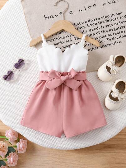 SHEIN طقم من السترة البيضاء والشورت ذو الخصر المطاطي 2 قطعة لطفلة صغيرة في الصيف