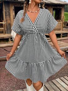 SHEIN LUNE Plus Size Women Plaid Overlap V-Neck Bat Sleeve Casual Dress Summer Outfits For Women Summer Clothes Cute Summer Dresses For Women Rave Outfits Festival For Women Country Concert Outfit Nashville Outfits Brunch Outfits For Women Western Clothes For Women Cowgirl Outfit Summerfashion Summerstyle Summerdress Trendingstyle Summerootd Happy Mother Day Mother Day Dress Vacation Outfits Woman Beach Outfits For Woman Festival - Black and White - View 1