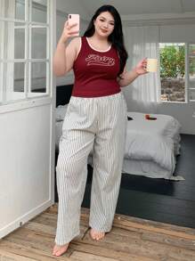 Dazy Plus Conjunto de top ajustado con estampado de letra y pantalones de pijama a rayas