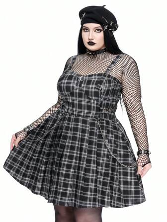 Robe pull plissée avec boucle métallique et décor de lanière pour femmes grandes tailles, style gothique à carreaux. Idéal pour la rentrée scolaire