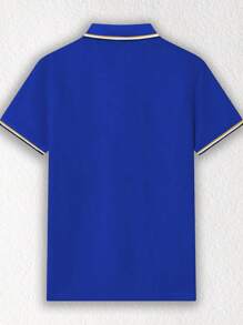 Camisa tipo polo de manga corta con cuello vuelto y estampado de escudo para hombres - azul real - Ver 2