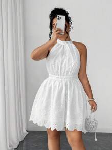 SHEIN LUNE 春夏大码女式度假白色花卉刺绣面料露背蝴蝶结喇叭下摆无袖短裙，百搭休闲通勤日常穿着，舒适时尚，适合通勤、购物、娱乐和拍照等多种场合 - 白色 - 查看 4