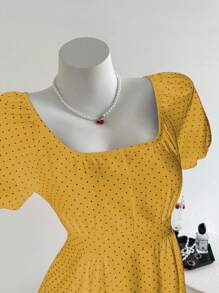 SHEIN Unity Camisa casual de manga corta con cuello cuadrado, estampado de lunares y dobladillo de volantes - Amarillo - Ver 4