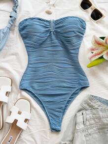 Soleia Costume da bagno intero bianco con bandeau, con texture jacquard e accenti metallici, adatto per vacanze al mare