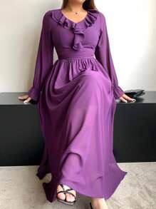 Dazy Plus Große Größen langes lila Chiffon-Kleid mit V-Ausschnitt, Patchwork, Rüschensaum und Taillenraffung, Herbstkleid mit langen Ärmeln - Violett - Übersicht 3