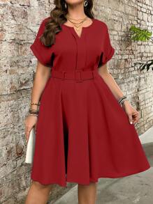 SHEIN Clasi Gaun Mini Kasual Ukuran Besar untuk Liburan, Leher V, Pinggang Ramping, Warna Burgundy - Merah - View 1