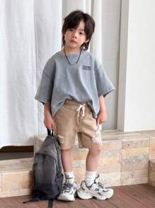 SHEIN 男童夏季休闲破洞抽绳腰带毛边宽松牛仔短裤，适合男童夏季日常穿着 - 卡其色 - 查看 6