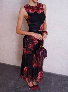 SHEIN Clasi Vestido acuchillado de cuello redondo sin mangas con impresión de celebridad de Internet en rojo, adecuado para salidas diarias de las mujeres