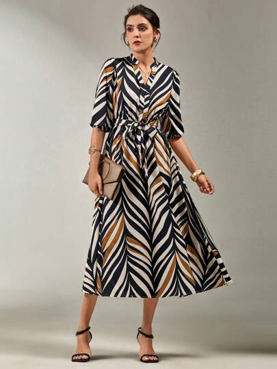 SHEIN Clasi 女式休闲V领中长袖纽扣装饰全印花中长连衣裙