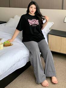 Dazy Plus 艺术字母印花宽松短袖上衣和条纹睡裤睡衣家居服套装 - 黑色 - 查看 7