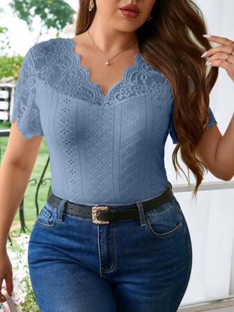SHEIN Privé Plus Size Women Summer Vacation Comfortable Casual Lace Patchwork Hollow V-Neck White T-Shirt