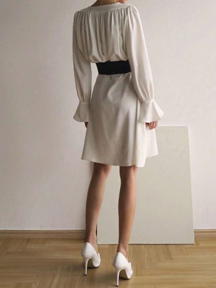 Women White Elegant V-Neck Cinched Waist Flare Sleeve Mini Dress,Autumn Milkmaid Classy Outfits For Dinner Date,Spring Summer Long Sleeve Modest Dress
