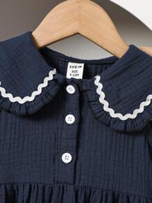 SHEIN Vintaside Kids 2-delige set voor babymeisjes, schattig stijlvol marineblauw topje zonder hals en broek, preppy stijl lente- en zomerkleding.