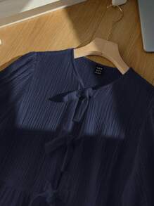 Comfortcana Camisa casual de verano para mujer de tela de lino arrugada con cuello redondo, mangas abullonadas y cintura con lazo