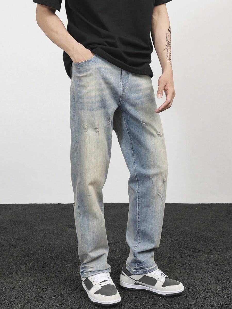 Manfinity Hypemode Celana Jeans Denim Pria Warna Terang dengan Desain Sobek yang Modis: Resleting Panjang dan Desain Sobek yang Bergaya - Light Wash - View 1