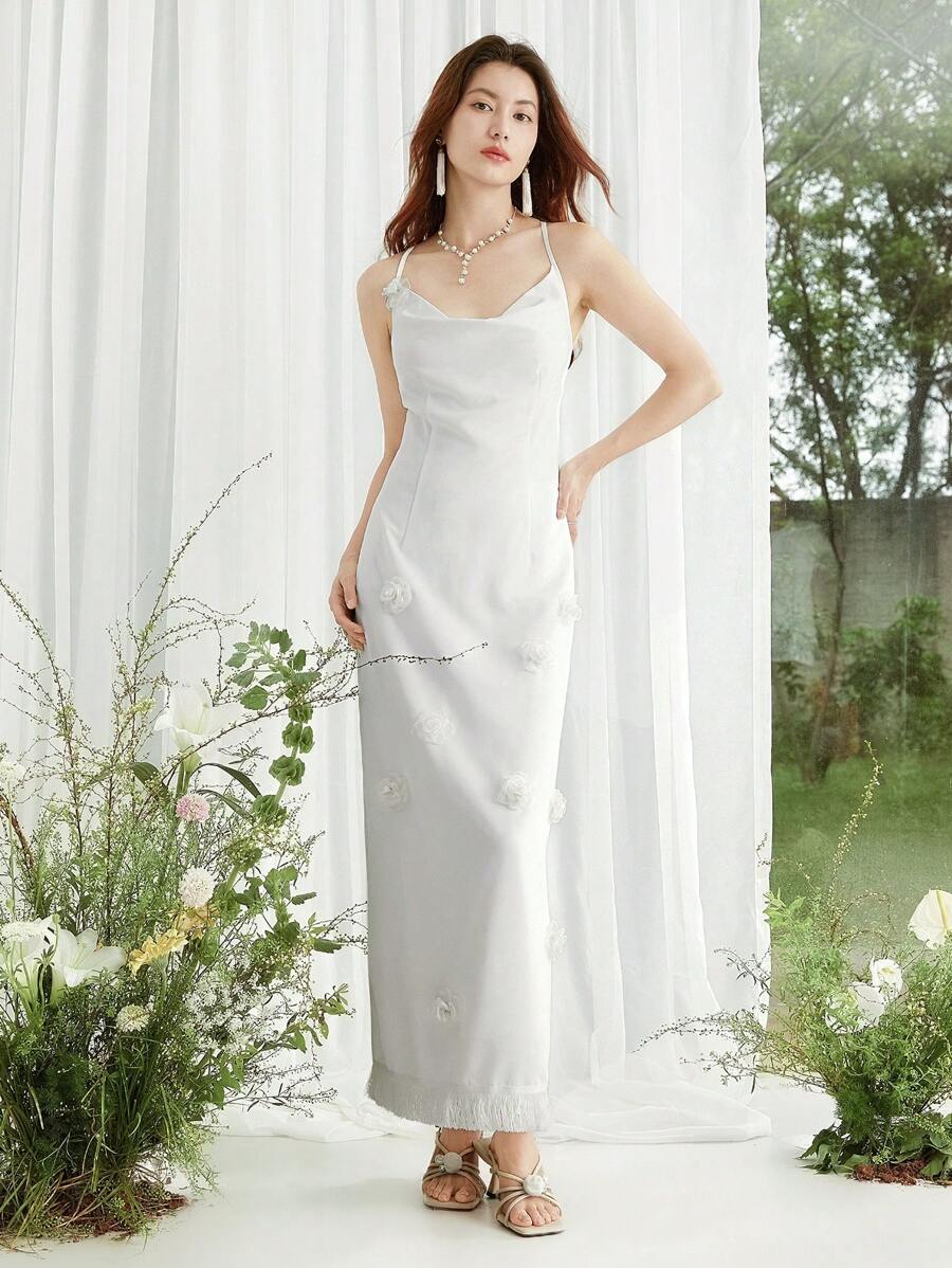 SHEIN LUNE Robe longue droite à encolure dégagée sans manches, taille cintrée avec couches, imprimé floral mélangé minimaliste avec glands. Convient pour les vacances et la plage. - Blanc - Voir 1