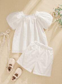 SHEIN Kleine Mädchen Süßes und niedliches 2-teiliges Set aus A-Linien-Oberteil und Shorts mit quadratischem Ausschnitt und Puffärmeln, besticktem Stoff, geeignet für den Sommer und für draußen, Cut Out