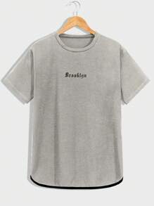 RueChic Ensemble deux-pièces composé d'un t-shirt regular à rayures avec lettrage pour homme et d'un short