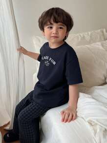 DAZY 2 piezas Conjunto de ropa para niño pequeño con top de punto de manga corta con estampado de letras y pantalón tejido a cuadros para usar en casa, primavera/verano