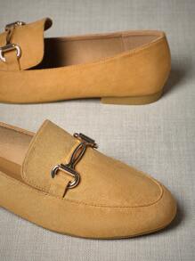 SHUZIA Mocasines de punta redonda con escote y cadena de metal de piel sintética minimalista para mujer - Albaricoque - Ver 8