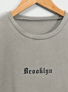 RueChic Ensemble deux-pièces composé d'un t-shirt regular à rayures avec lettrage pour homme et d'un short