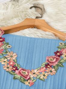 SHEIN LUNE Plus Size Women's Hot Selling Casual V-Neck Short Sleeve Textured Holiday Beach Floral Trim Loose Pullover Tunic Top, Two Pieces Set, Spring/Summer - Blue - View 3