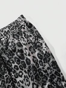 ROMWE MEN Anime 男士哥特式骷髅与动漫人物印花动物豹纹休闲短裤，适合日常穿着、春夏季、万圣节