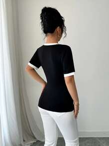 Modelyn T-shirt court pour femmes avec application florale contraste noir et blanc - Noir et Blanc - Voir 2