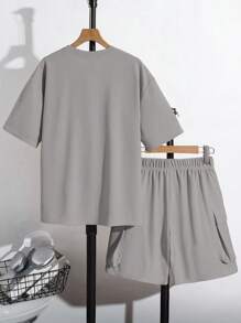SHEIN Teen Boy Plain Color Short Sleeve T-Shirt And 3D Pocket Cargo Shorts 2 Pieces Set - Grey - View 2