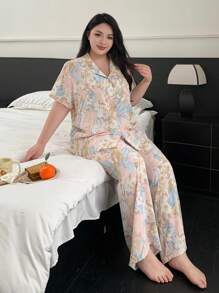 Dazy Plus Conjunto de pijama con parte superior de manga corta holgada de cuello vuelto con estampado floral y pantalón