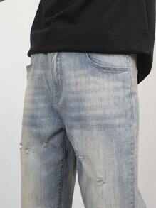 Manfinity Hypemode Celana Jeans Denim Pria Warna Terang dengan Desain Sobek yang Modis: Resleting Panjang dan Desain Sobek yang Bergaya - Light Wash - View 6