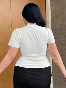 Dazy Plus Kurzes Crop T-Shirt mit weißem Spitzenkontrast, rein & elegant, Frühling/Sommer - Weiss - Übersicht 2
